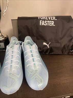 Puma Men's Light Blue Athletic Cleats with Mint Accents